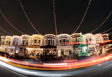 balitmore-34th-street-holiday-illuminations-noel