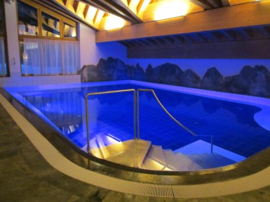 riffelalp-resort-piscine