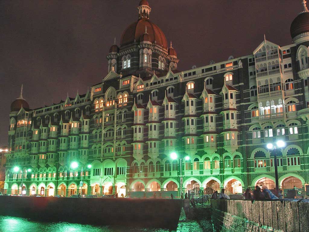 Taj_Mahal_Palace_Hotel_at_night