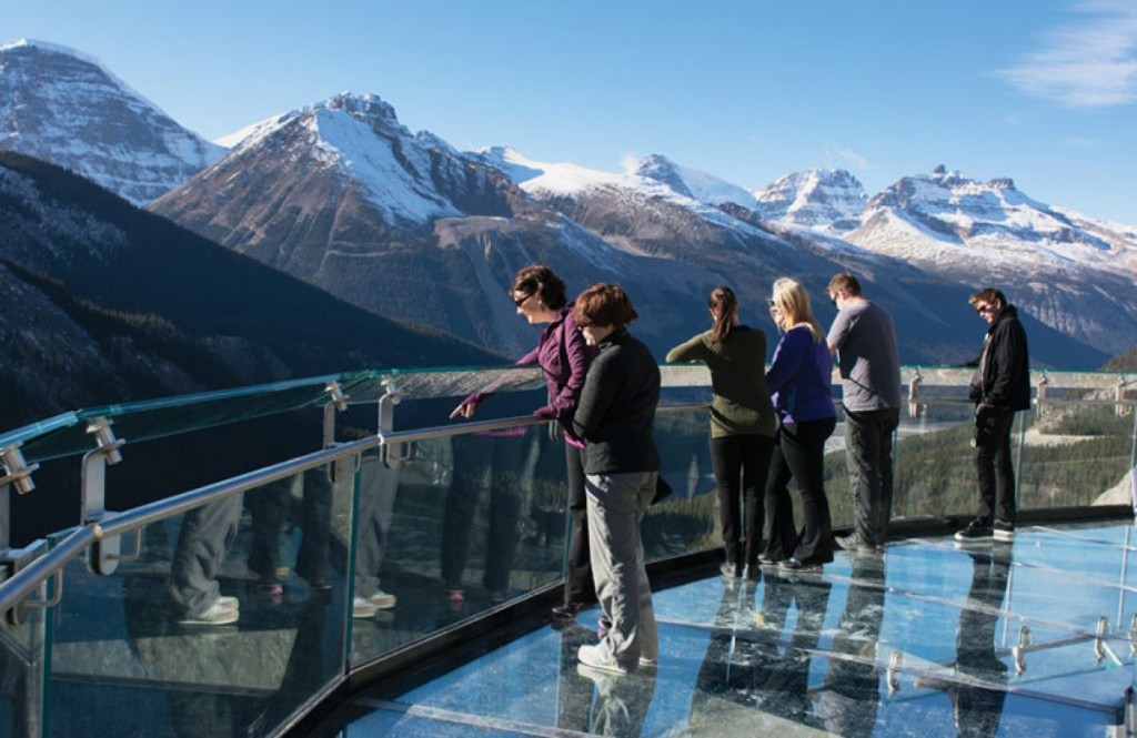 2135_Enjoy-The-View-Of-Jasper-National-Park-On-The-Glacier-Skywalk_0-f