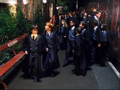 Harry Potter à l'école des sorciers, gare Pré-au-lard