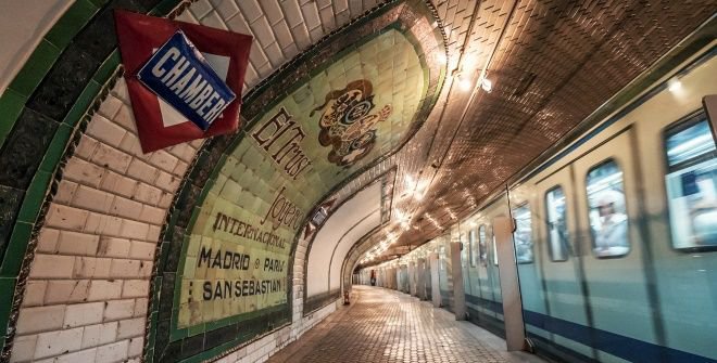 Visiter une station de métro à Madrid