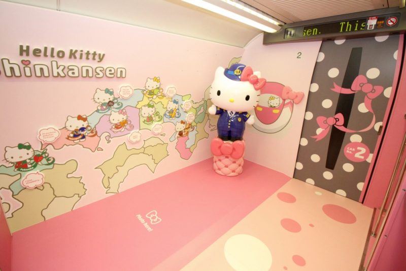 Figurine Hello Kitty géante