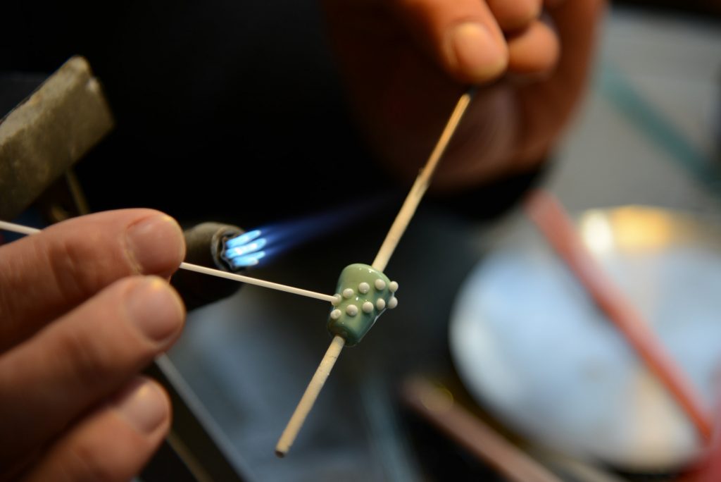 Fabrication manuelle de perle de verre 