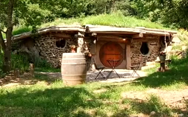 maison de hobbit domaine de la pierre ronde