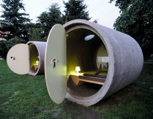 Hôtel Insolite: dormir dans un tube de béton en Autriche