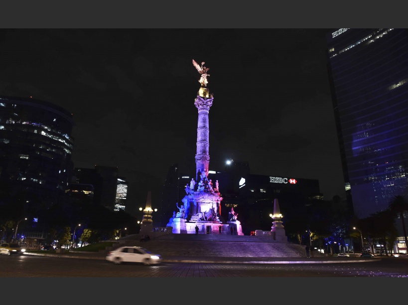 Mexican Independence Angel square is illuminated with the red, white and blue colors of the French national flag in solidarity with France on November 13, 2015, in Mexico City, after attackers killed at least 120 people in Paris. AFP PHOTO/ Yuri CORTEZ