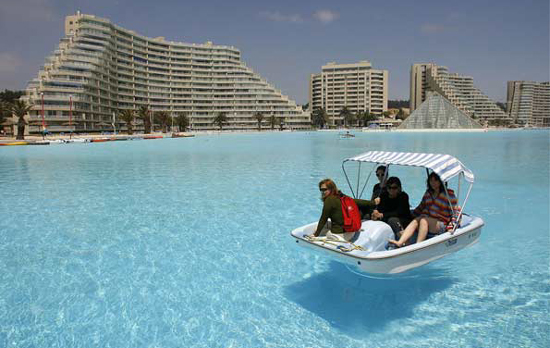 La plus grande piscine du monde est à l'hôtel San Alfonso (Chili)
