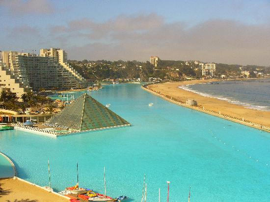 La plus grande piscine du monde est à l'hôtel San Alfonso (Chili)
