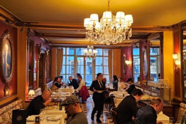 restaurant insolite paris historique procope