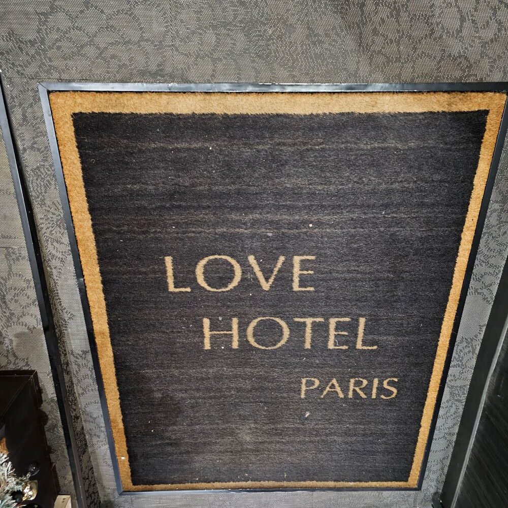 love hotel paris