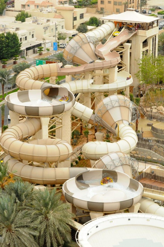 Le tobbogan Tantrum Alley à Dubaï - attention typhon