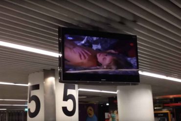 Film porno diffusé à l'aéroport de Lisbonne.