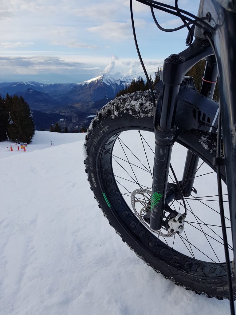 Fatbike sur la neige aux Carroz