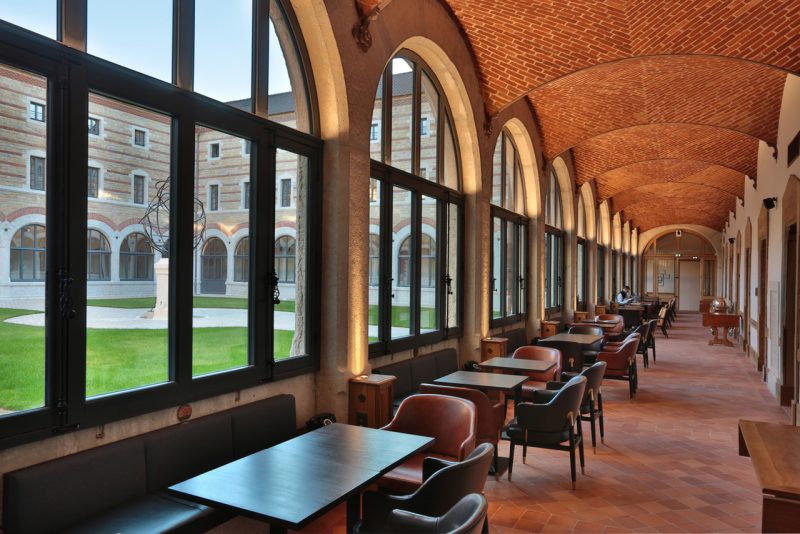 La salle à mangé se trouve autour du cloître