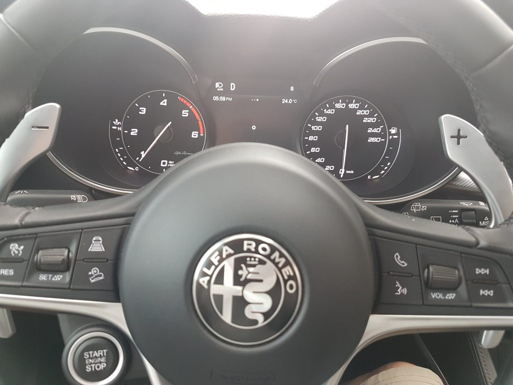 volant du SUV Alfa Romeo Stelvio