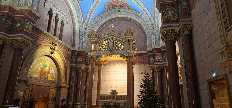 restaurant insolite lyon telephones fourviere