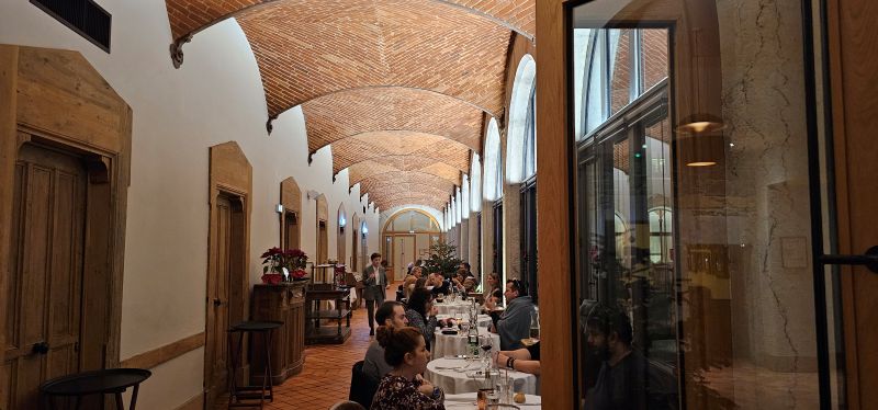 restaurant insolite lyon telephones fourviere