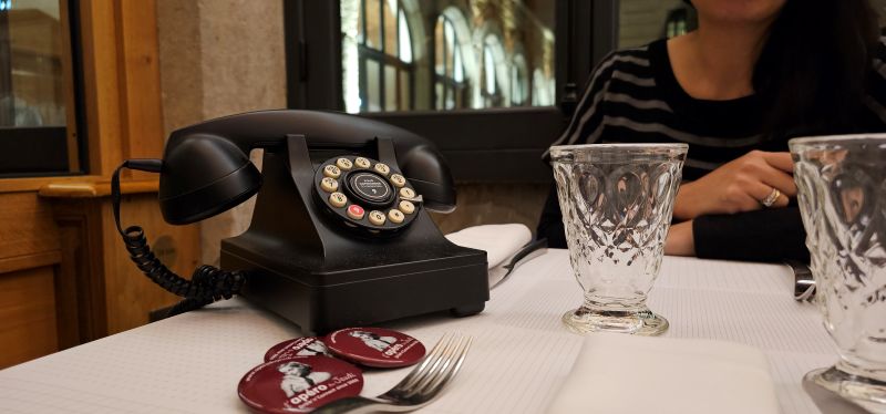 restaurant insolite lyon telephones fourviere