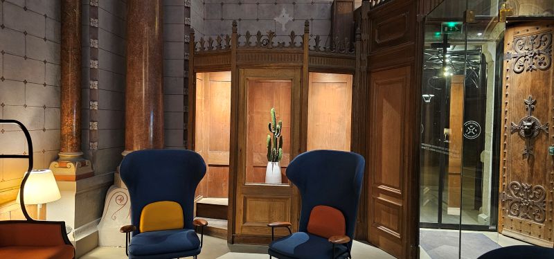 restaurant insolite lyon telephones fourviere