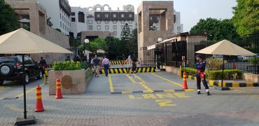 l'entrée du Serena Hotel à Islamabad