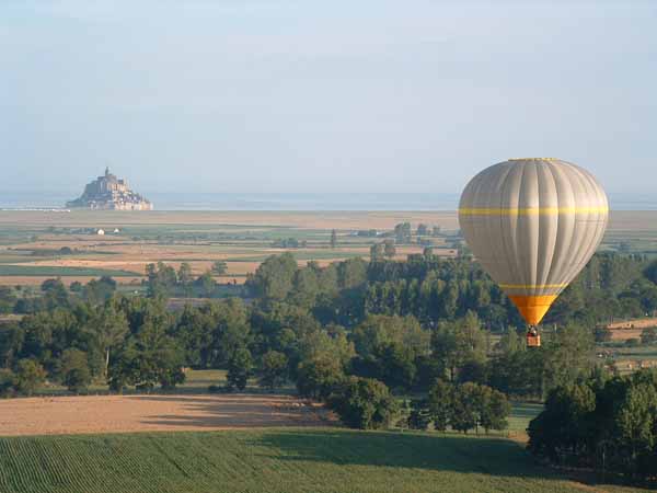 vol en montgolfiere au mont Saint Michel