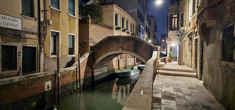 venise-coquine-pont-seins-delle-tette