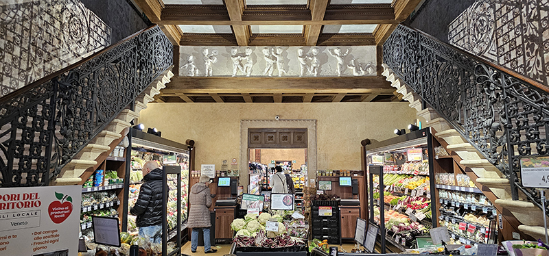 venise insolite supermarché théâtre