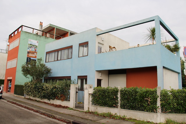 Le lotissement très coloré de Pessac réalisé par Le Corbusier