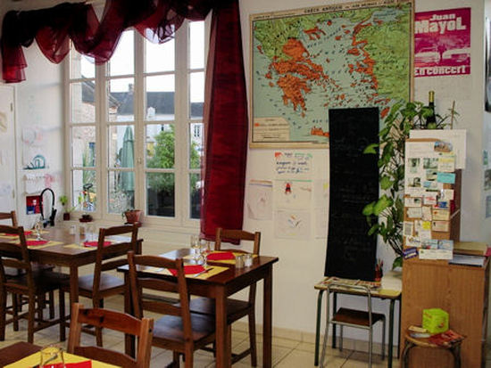 L'intérieur très scolaire du restaurant