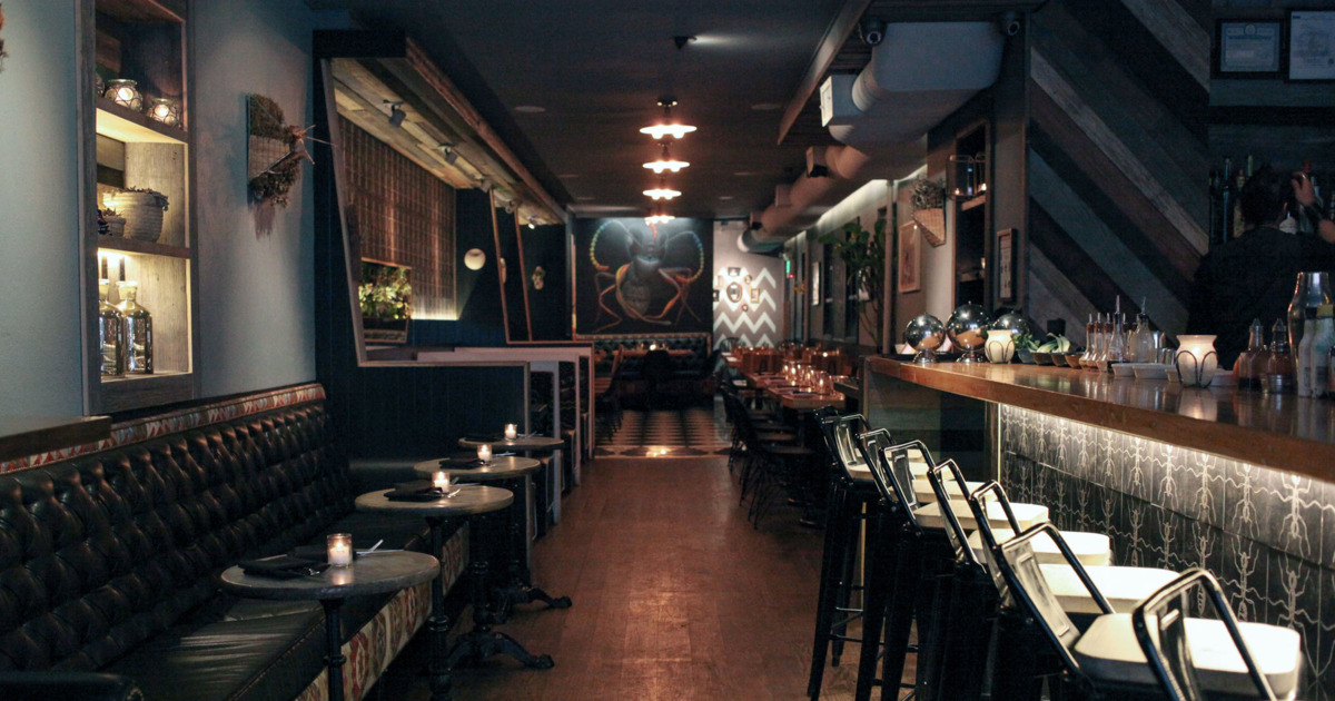 Revol сервировка стола. кейтеринг официанты. Commander au restaurant. блюдо сервировочное прямоугольное. Commander au restaurant.