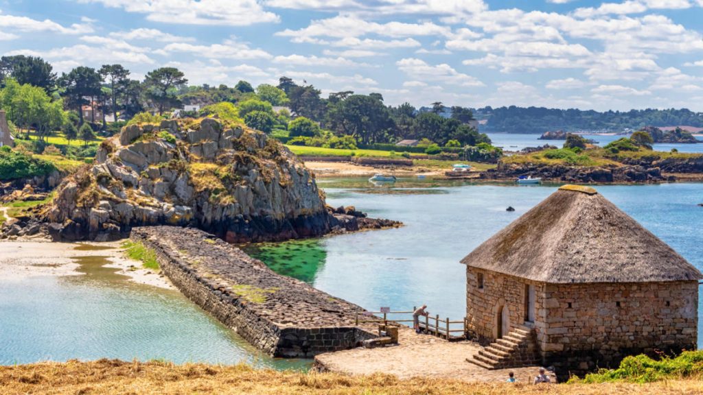 L'île aux fleurs et ses eaux paradisiaques