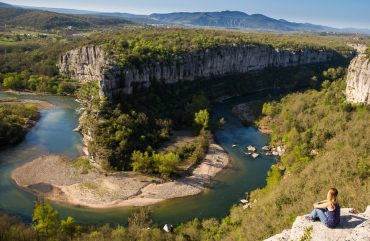 Le cirque des gens dans les gorges de l'Ardèche