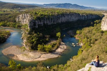 Le cirque des gens dans les gorges de l'Ardèche