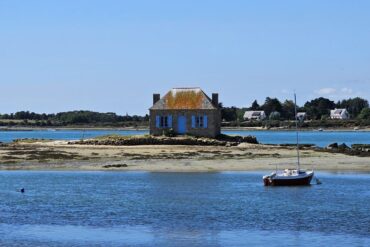 bretagne insolite : la maison de l'île saint cado