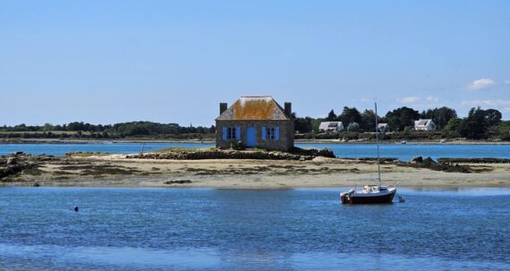 bretagne insolite : la maison de l'île saint cado