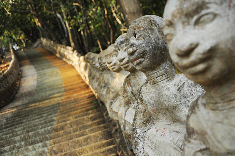 escalier Phnom Santuk au cambodge