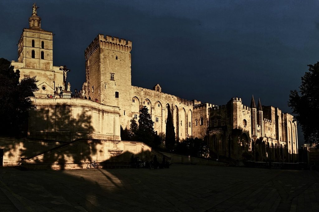 avignon visite de nuit