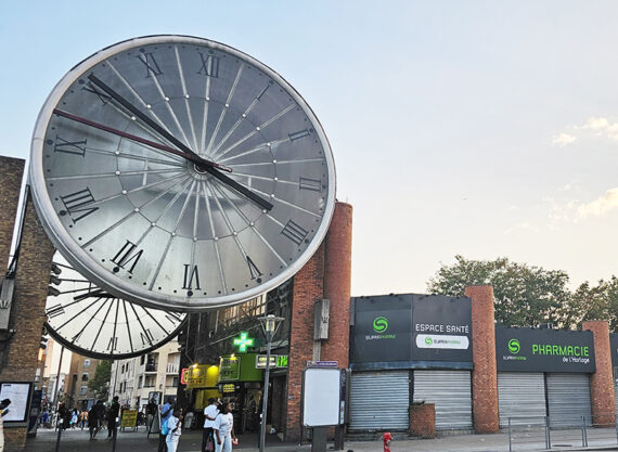 horloge cergy insolite