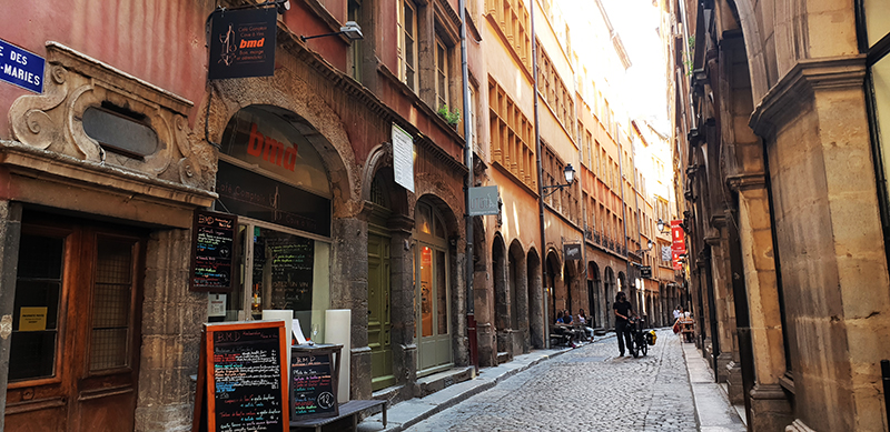 vieux lyon rue des trois marie