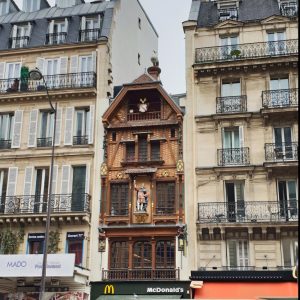 mc donalds insolite paris st lazare