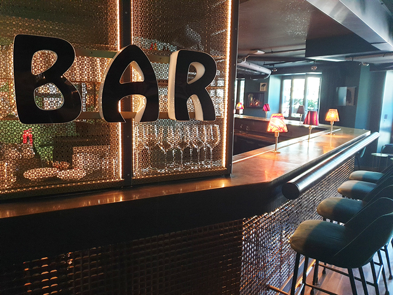 Top 12 des bars insolites à Paris par l'Apéro du Jeudi