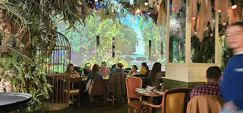 restaurant insolite paris jungle palace