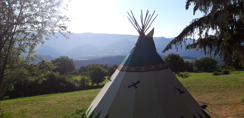 nuit insolite tipi indience provence