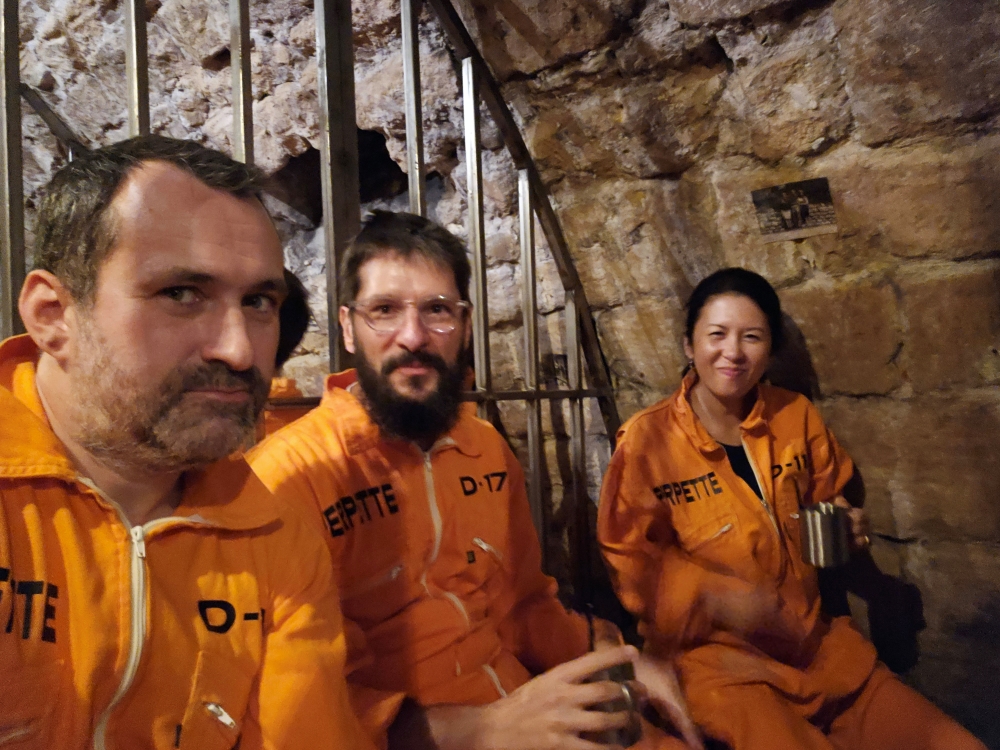 bar insolite paris prison