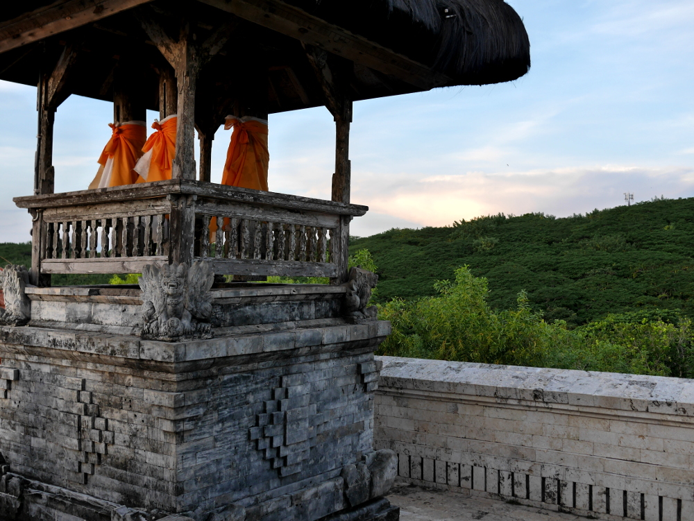 temple uluwatu bali indonesie