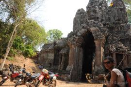 roadtrip moto angkor