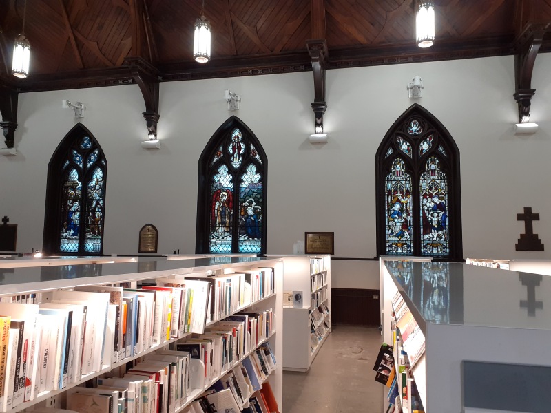 Bibliothèque Claire Martin dans une ancienne église anglicane -  Québec