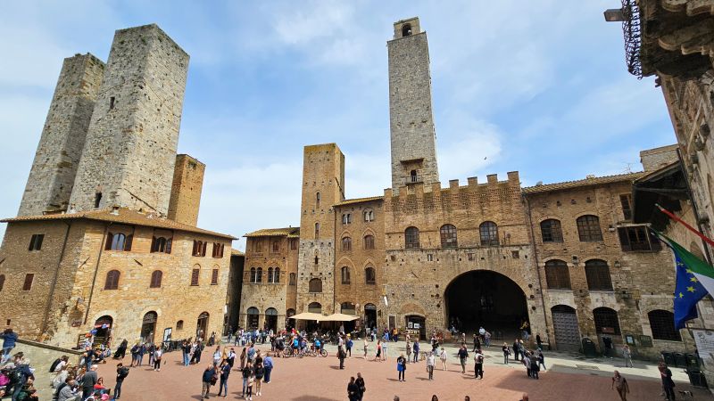 piazza duomo san gimignano toscane (8)