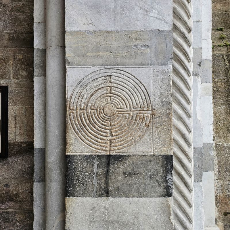 cathedrale Saint-Martin de Lucques (San Martino) Le labyrinthe de la foi et du condamne